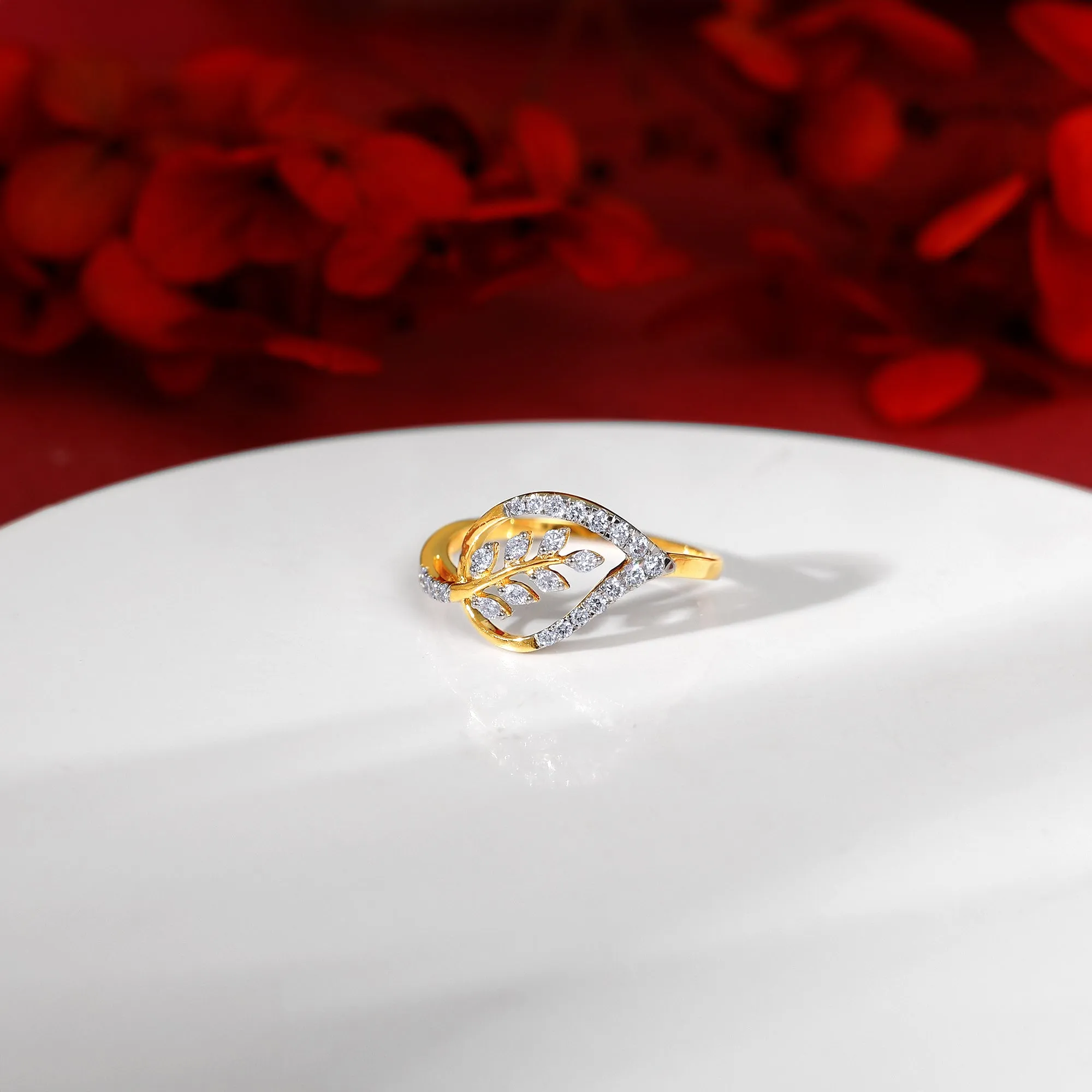 Gold Leaf in Luxury Diamond Ring Giva