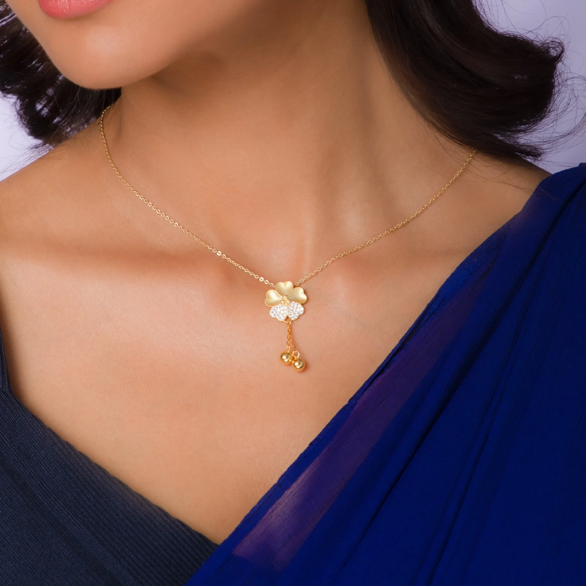 Golden Clover Dangle Pendant with Link Chain Giva