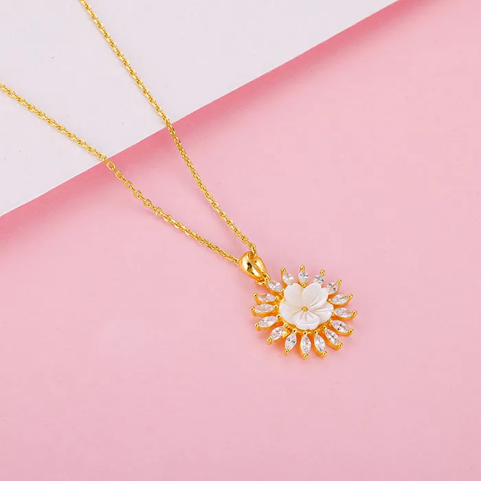 Golden Daisy Affair Pendant with Link Chain Giva