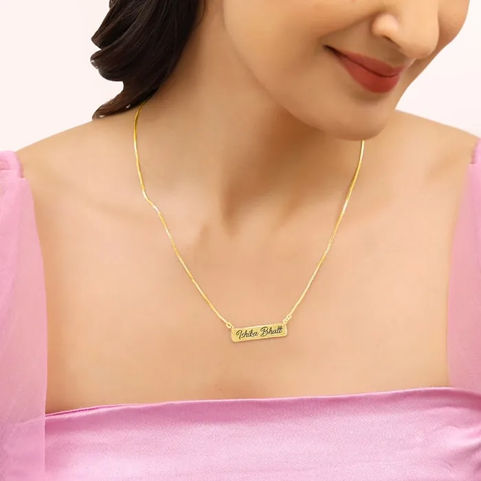 Golden Engraved Pendant with Box Chain Giva