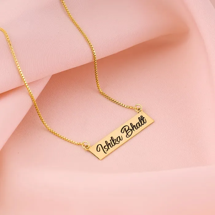 Golden Engraved Pendant with Box Chain Giva