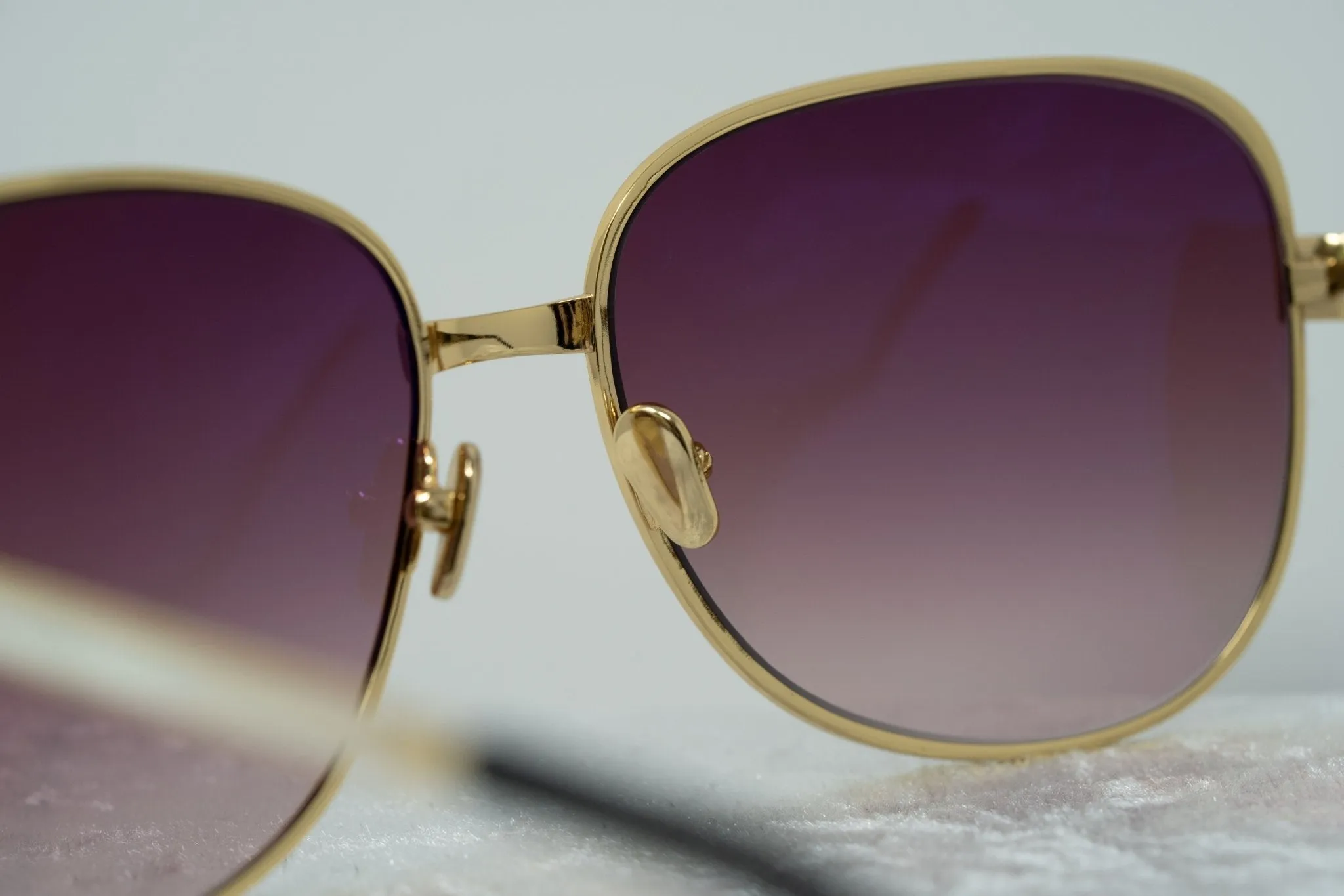 Oscar De La Renta Sunglasses Oversized Gold and Purple