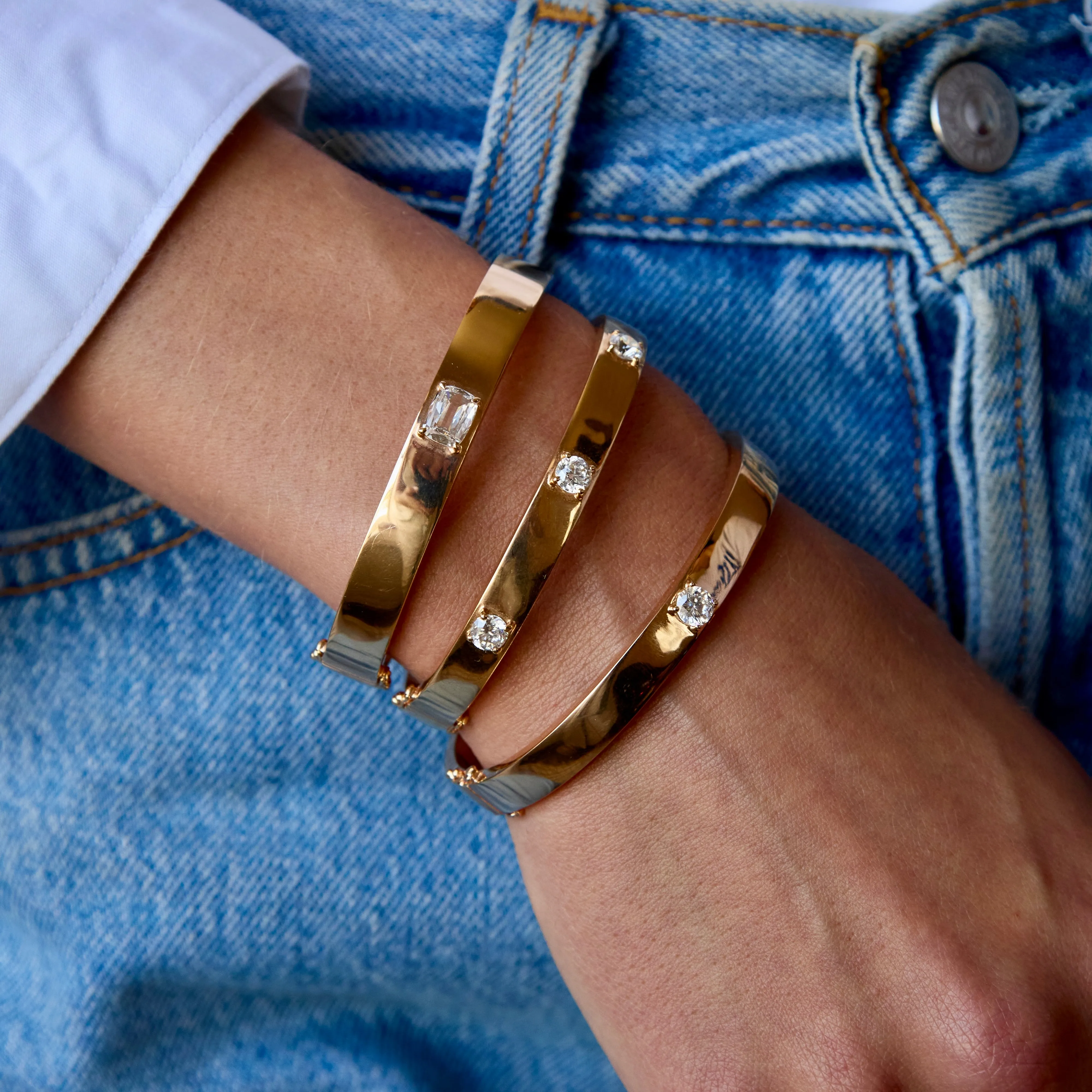 OVAL BRACELET WITH ONE ROUND DIAMOND Anita Ko