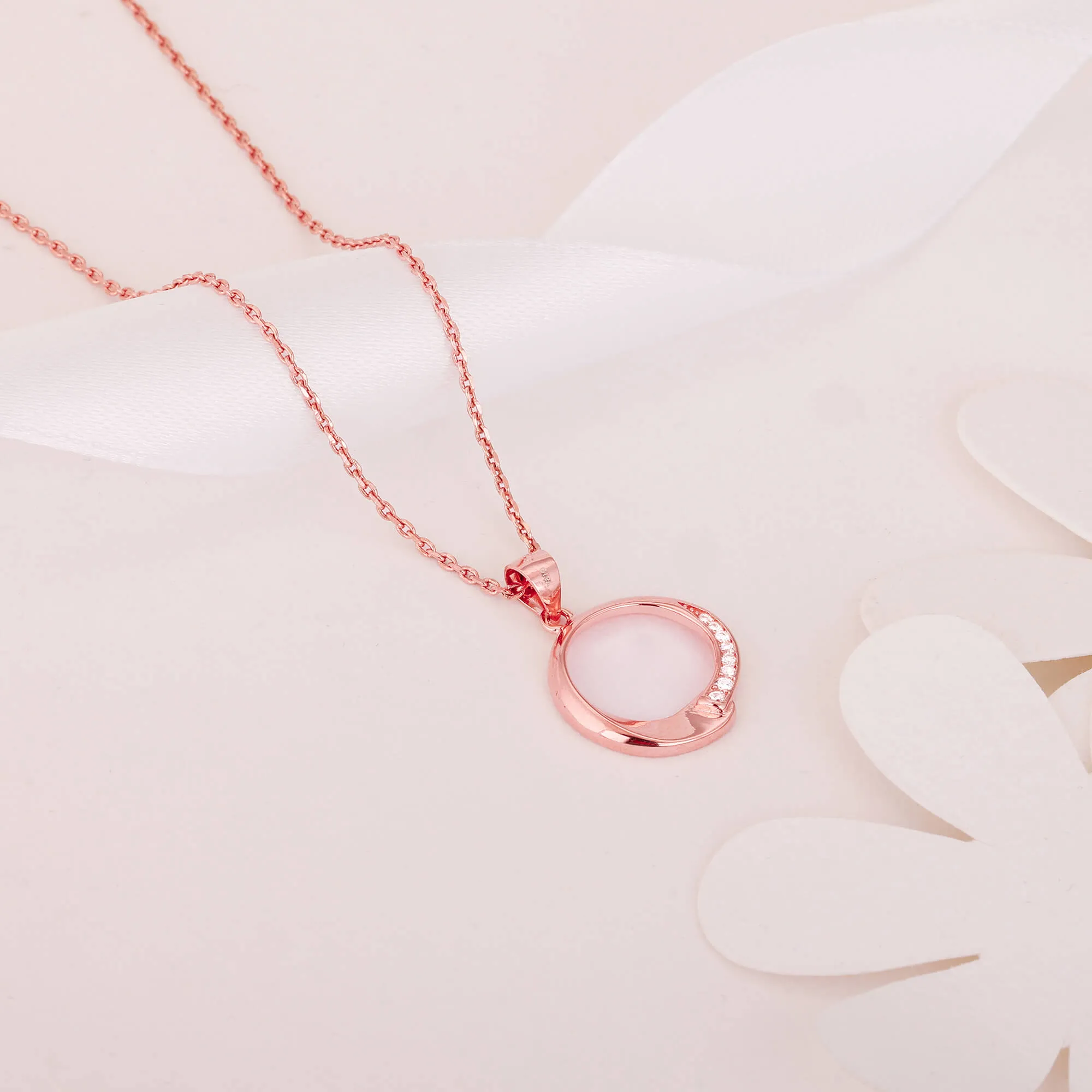 Rose Gold Circle of Love Pendant with Link Chain Giva
