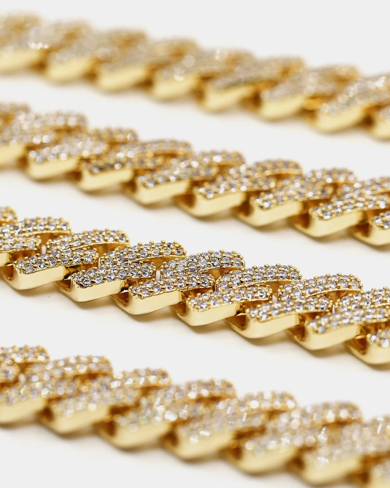 Saint Morta Interlink Bracelet 7" Iced Gold