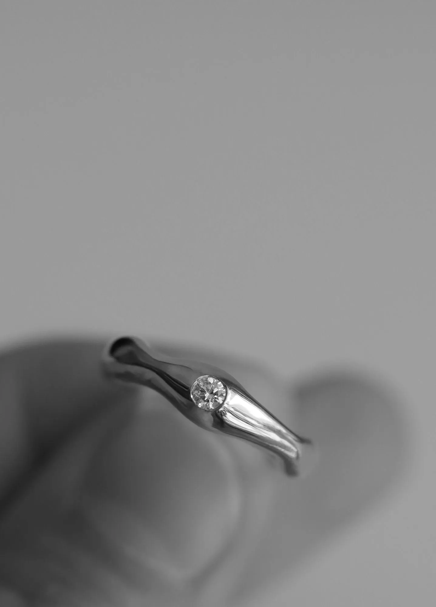 Sara White 18K Gold Ring w. Diamond