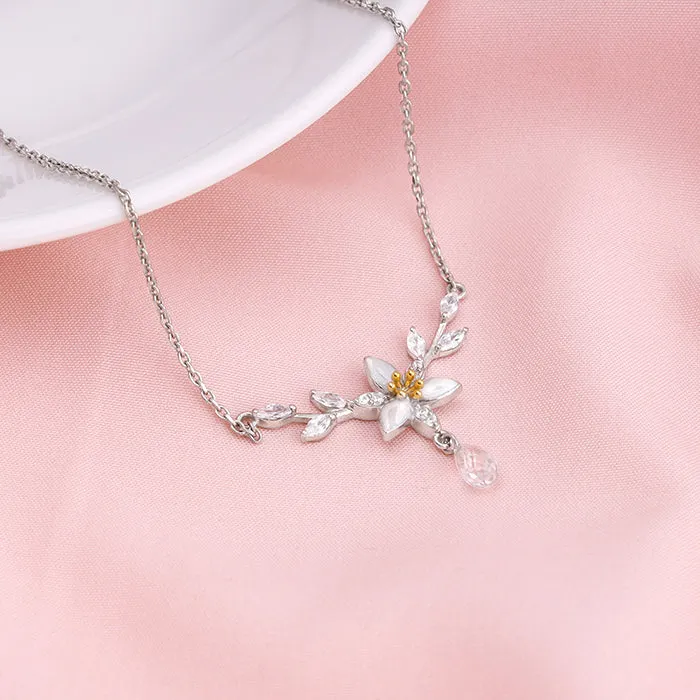 Silver One in a Trillium Necklace Giva
