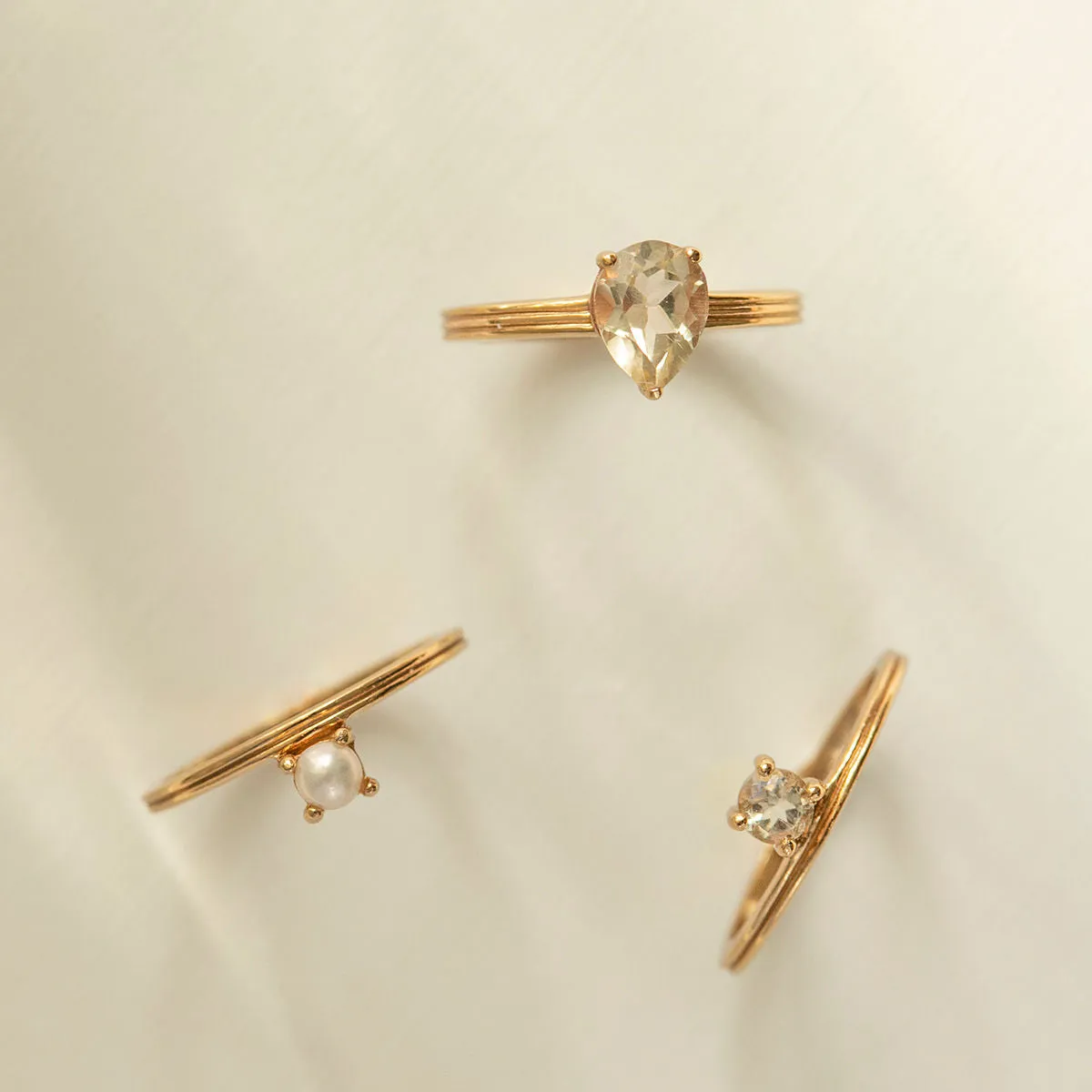 Unicorn 18K Gold Plated Ring w. Pear shaped Quartz